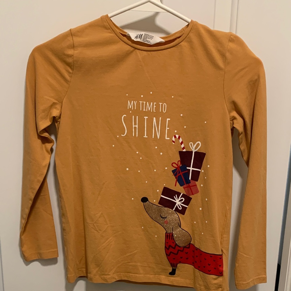 H&M Charming Girl’s Golden Long Sleeve Tee with Dachshund Design . Size M(9/10).